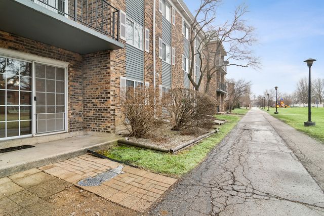 1633 N Windsor Drive 113, Arlington Heights, IL 60004