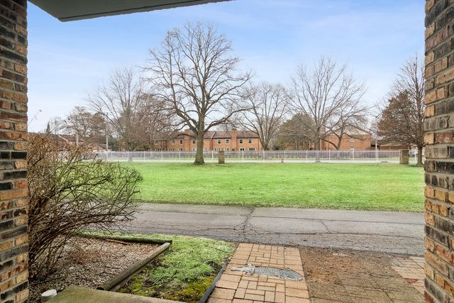 1633 N Windsor Drive 113, Arlington Heights, IL 60004