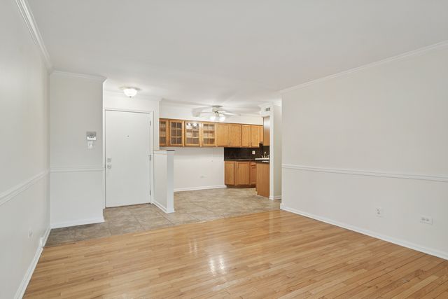 1633 N Windsor Drive 113, Arlington Heights, IL 60004