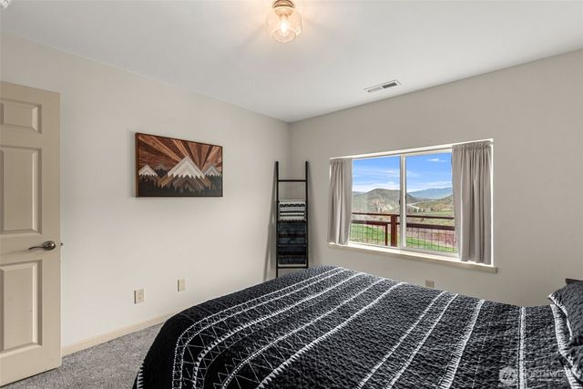 851 Wheeler Hill Road, Wenatchee, WA 98801
