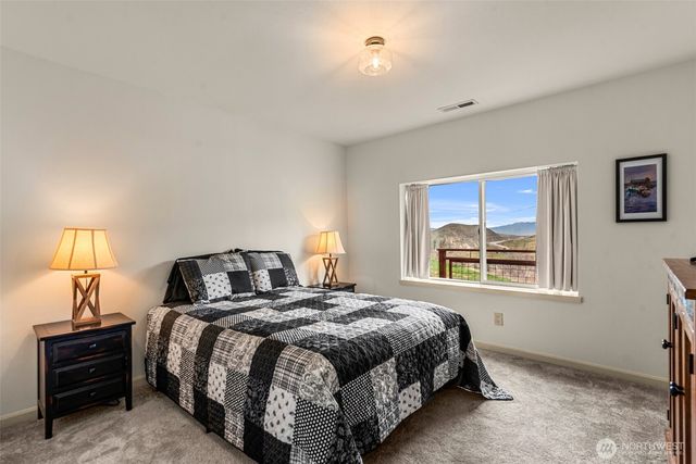 851 Wheeler Hill Road, Wenatchee, WA 98801