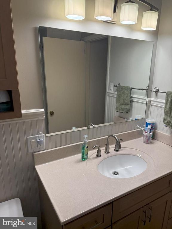 4074 ROBINHOOD DR, York, PA 17408