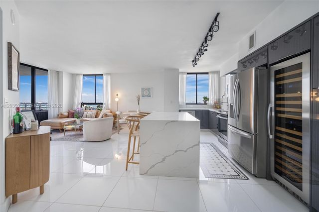 1330 W Ave 3001 3001, Miami Beach, FL 33139