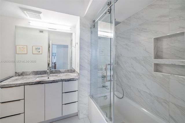 1330 W Ave 3001 3001, Miami Beach, FL 33139