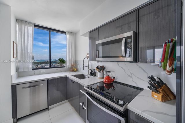 1330 W Ave 3001 3001, Miami Beach, FL 33139
