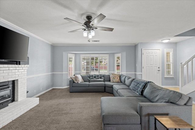 5743 Prince Edward Ln, Riverbank, CA 95367