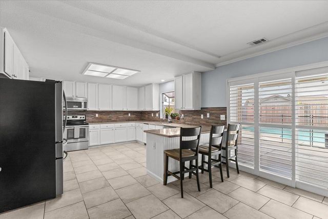 5743 Prince Edward Ln, Riverbank, CA 95367