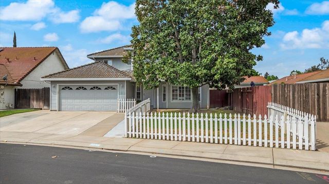 5743 Prince Edward Ln, Riverbank, CA 95367