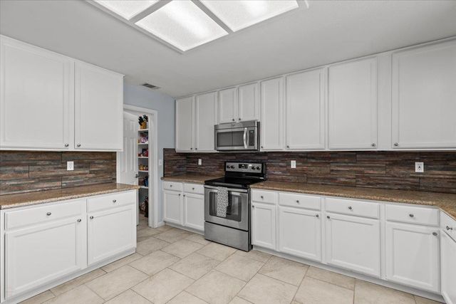 5743 Prince Edward Ln, Riverbank, CA 95367