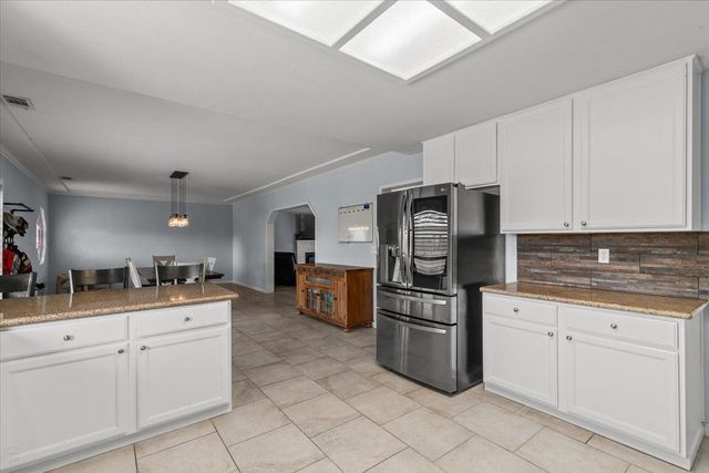 5743 Prince Edward Ln, Riverbank, CA 95367