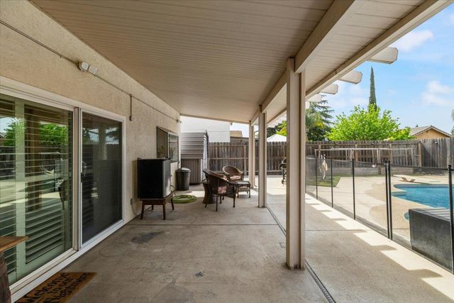 5743 Prince Edward Ln, Riverbank, CA 95367