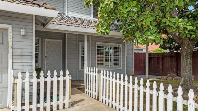 5743 Prince Edward Ln, Riverbank, CA 95367