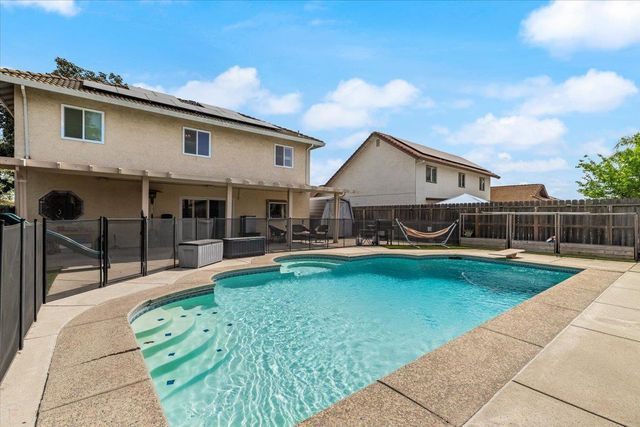 5743 Prince Edward Ln, Riverbank, CA 95367