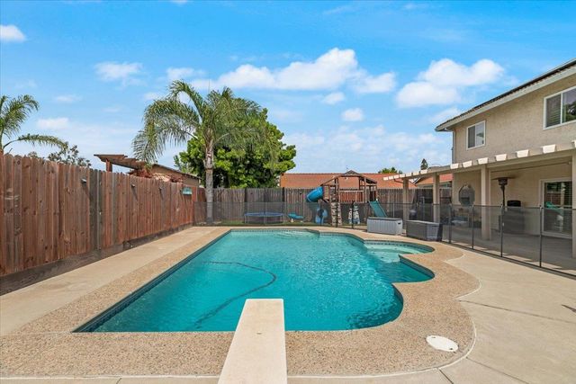 5743 Prince Edward Ln, Riverbank, CA 95367