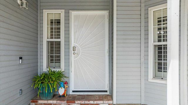 5743 Prince Edward Ln, Riverbank, CA 95367