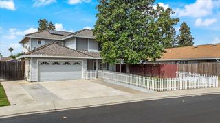 5743 Prince Edward Ln, Riverbank, CA 95367