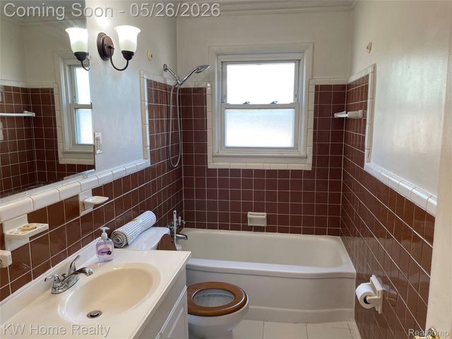 16853 Lincoln Avenue, Eastpointe, MI 48021