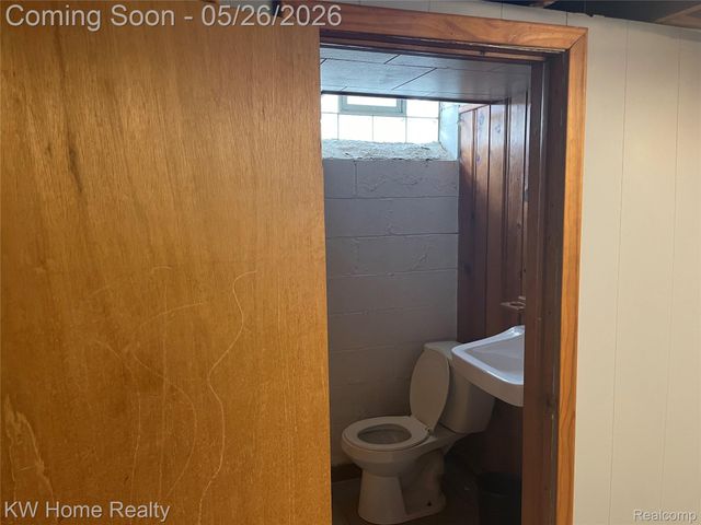 16853 Lincoln Avenue, Eastpointe, MI 48021