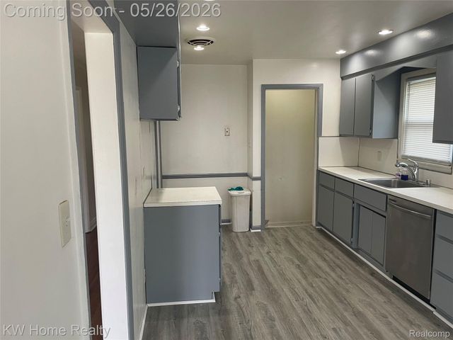 16853 Lincoln Avenue, Eastpointe, MI 48021