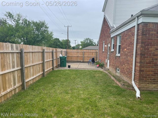 16853 Lincoln Avenue, Eastpointe, MI 48021