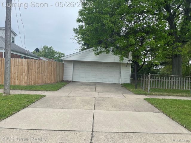16853 Lincoln Avenue, Eastpointe, MI 48021