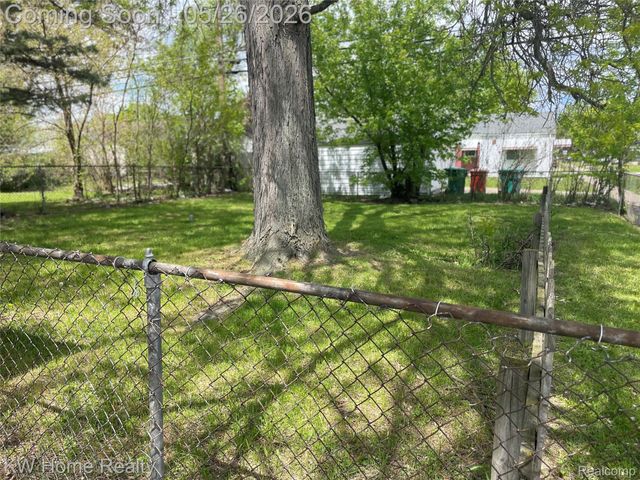 16853 Lincoln Avenue, Eastpointe, MI 48021