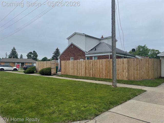 16853 Lincoln Avenue, Eastpointe, MI 48021