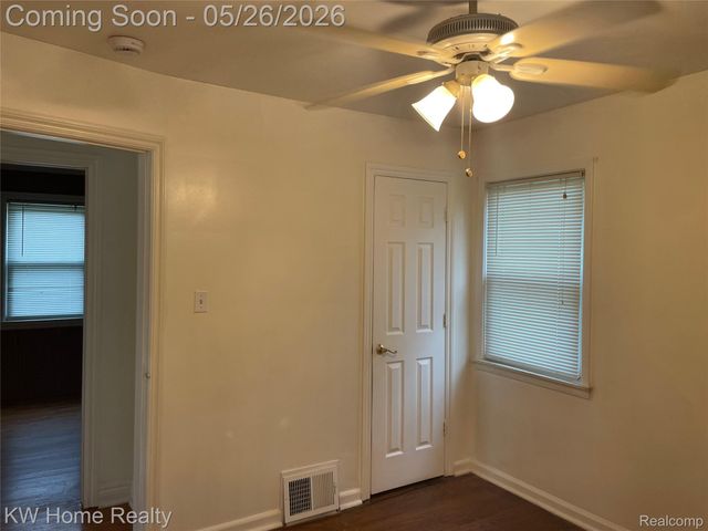 16853 Lincoln Avenue, Eastpointe, MI 48021