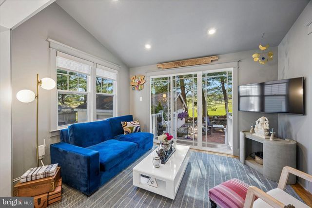 536 COUNTRY CLUB LN, Havertown, PA 19083