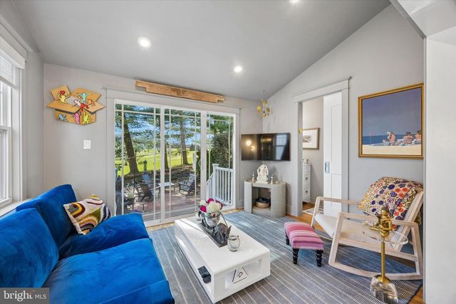 536 COUNTRY CLUB LN, Havertown, PA 19083