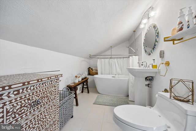 536 COUNTRY CLUB LN, Havertown, PA 19083