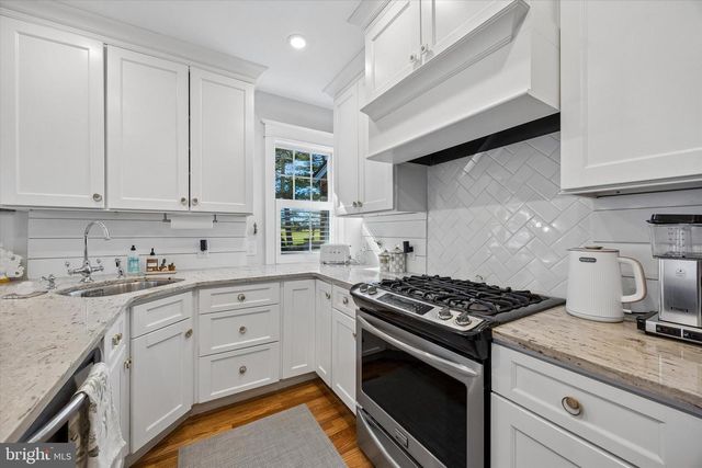 536 COUNTRY CLUB LN, Havertown, PA 19083