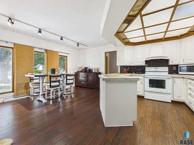 2904 S Elmwood Ave Avenue, Sioux Falls, SD 57105