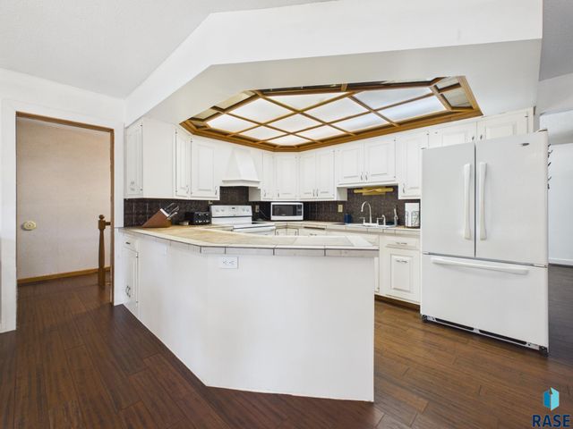 2904 S Elmwood Ave Avenue, Sioux Falls, SD 57105