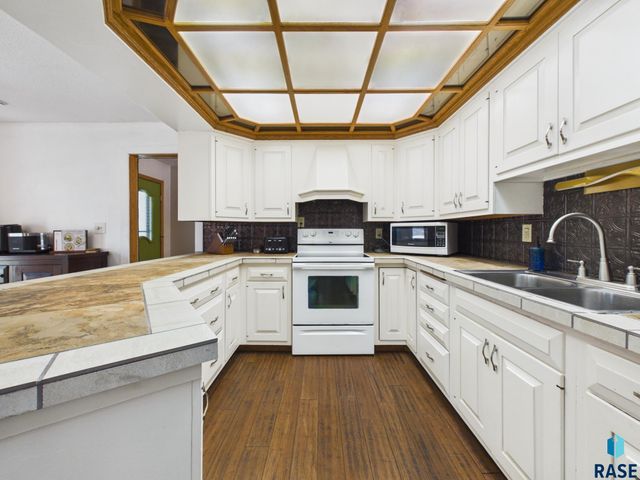 2904 S Elmwood Ave Avenue, Sioux Falls, SD 57105