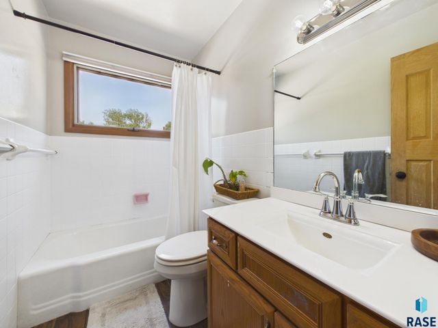 2904 S Elmwood Ave Avenue, Sioux Falls, SD 57105