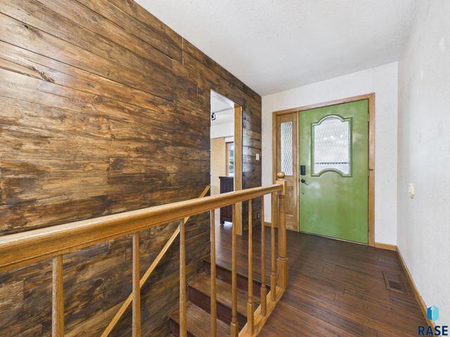 2904 S Elmwood Ave Avenue, Sioux Falls, SD 57105