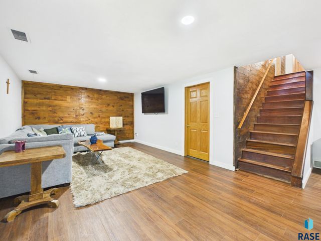 2904 S Elmwood Ave Avenue, Sioux Falls, SD 57105