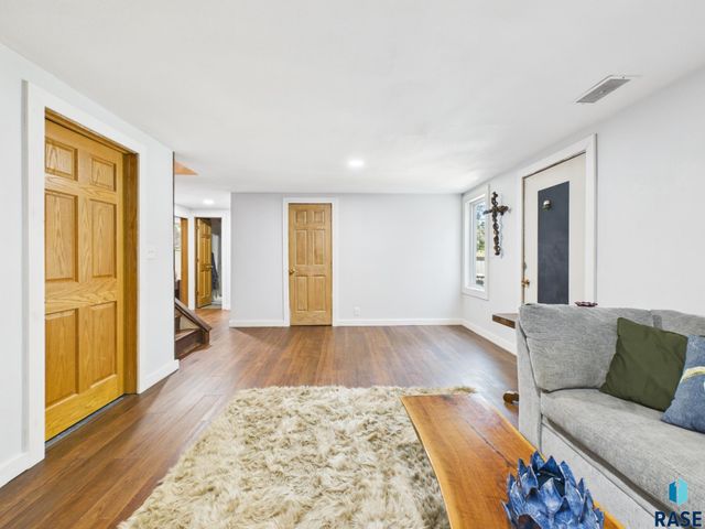 2904 S Elmwood Ave Avenue, Sioux Falls, SD 57105