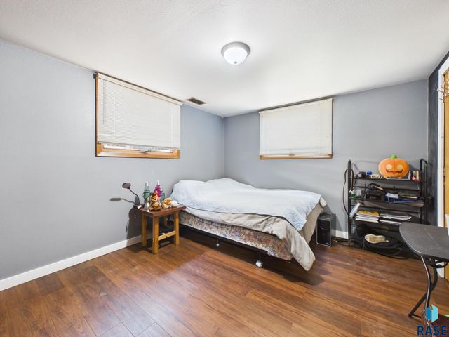 2904 S Elmwood Ave Avenue, Sioux Falls, SD 57105
