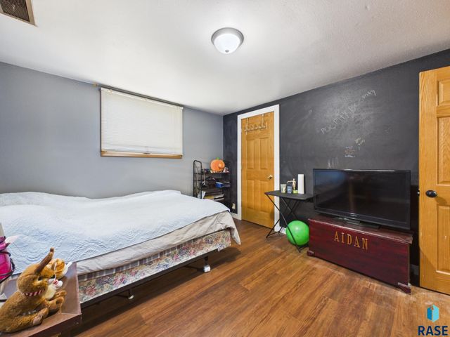 2904 S Elmwood Ave Avenue, Sioux Falls, SD 57105