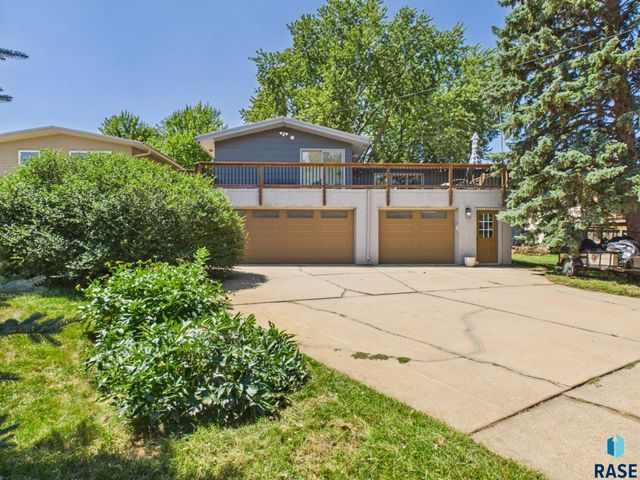 2904 S Elmwood Ave Avenue, Sioux Falls, SD 57105