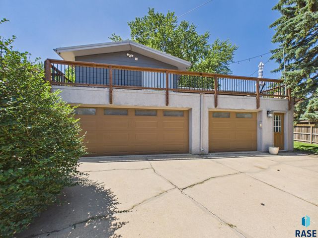 2904 S Elmwood Ave Avenue, Sioux Falls, SD 57105