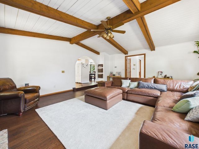 2904 S Elmwood Ave Avenue, Sioux Falls, SD 57105