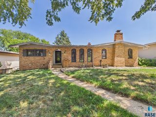 2904 S Elmwood Ave Avenue, Sioux Falls, SD 57105