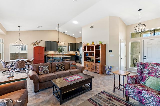 2283 E Desert Squirrel Court, Green Valley, AZ 85614