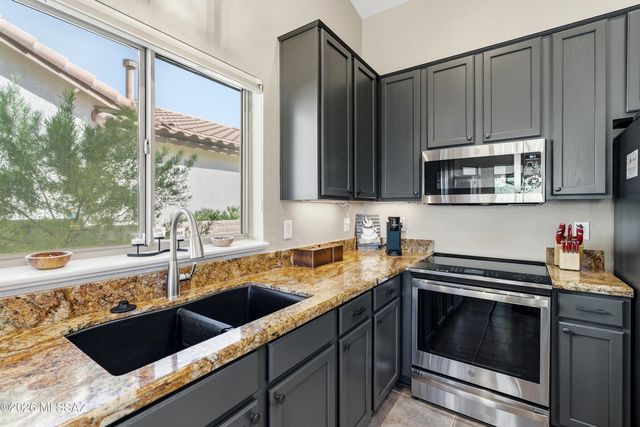 2283 E Desert Squirrel Court, Green Valley, AZ 85614