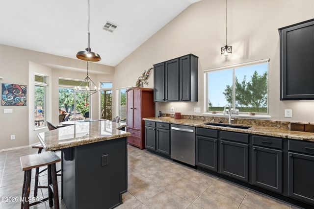 2283 E Desert Squirrel Court, Green Valley, AZ 85614
