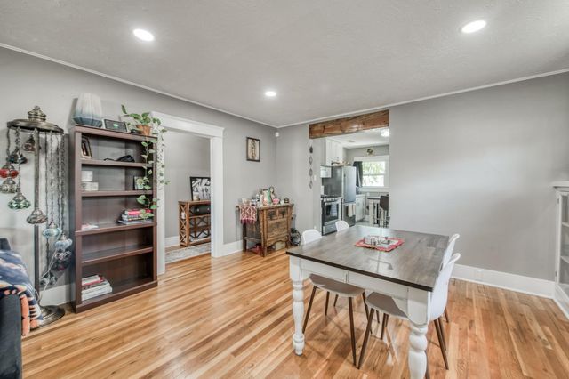 509 E Weldon Avenue, Fresno, CA 93704