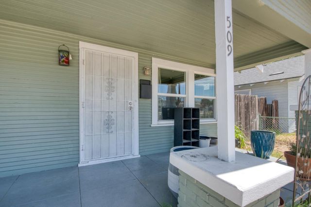 509 E Weldon Avenue, Fresno, CA 93704